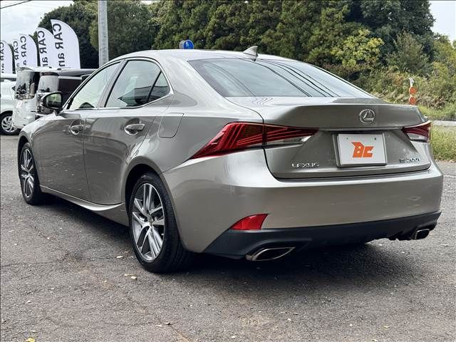 TOYOTA LEXUS IS200t 2017