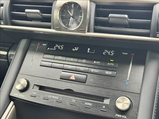 TOYOTA LEXUS IS200t 2017