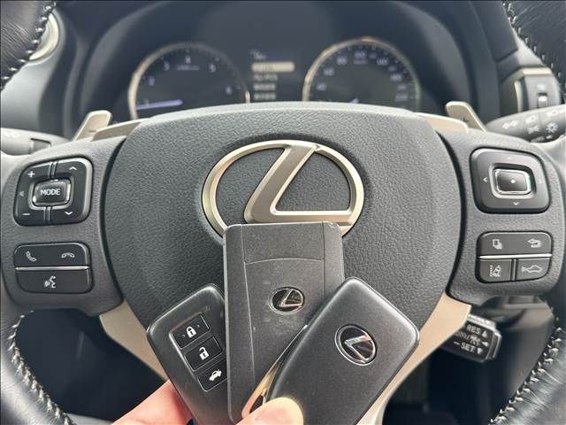 TOYOTA LEXUS IS200t 2017