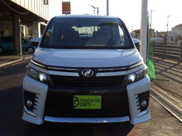 TOYOTA VOXY 2014