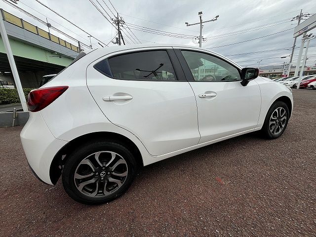 MAZDA DEMIO 4WD 2015