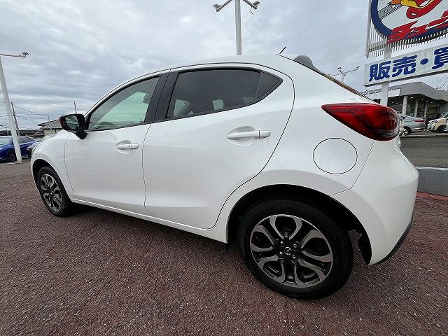 MAZDA DEMIO 4WD 2015