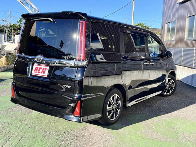 TOYOTA NOAH 2021
