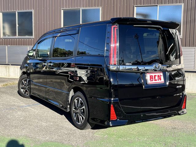 TOYOTA NOAH 2021