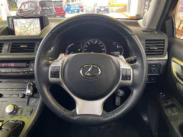 TOYOTA LEXUS CT200h 2011