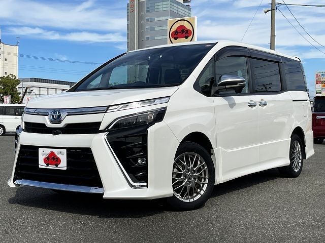 TOYOTA VOXY HYBRID 2021