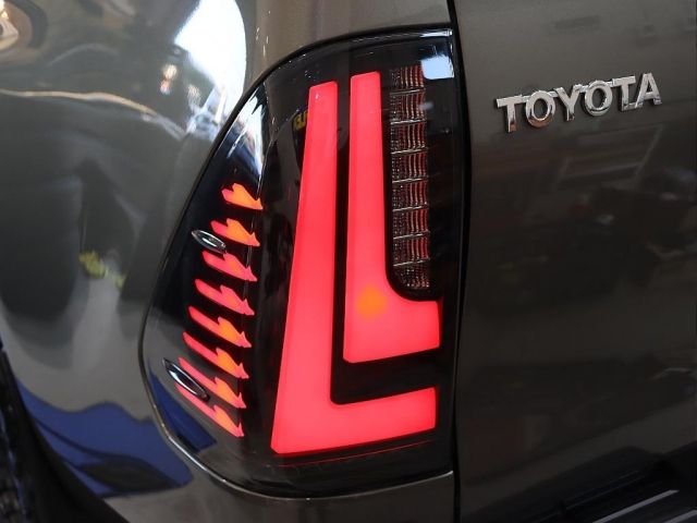 TOYOTA HILUX 4WD 2021