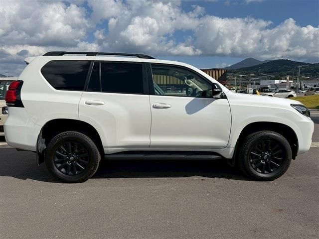 TOYOTA LANDCRUISER PRADO 2023