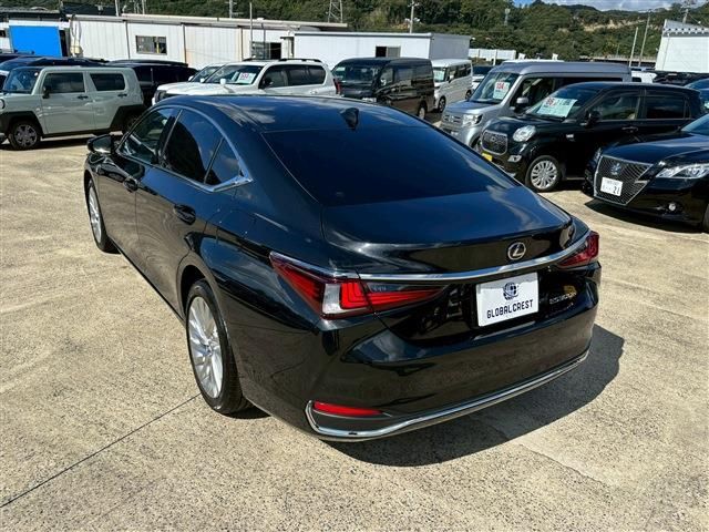 TOYOTA LEXUS ES300h 2023