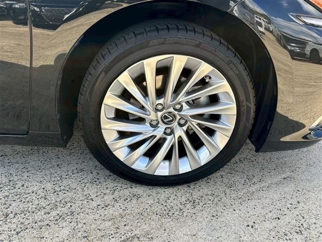 TOYOTA LEXUS ES300h 2023