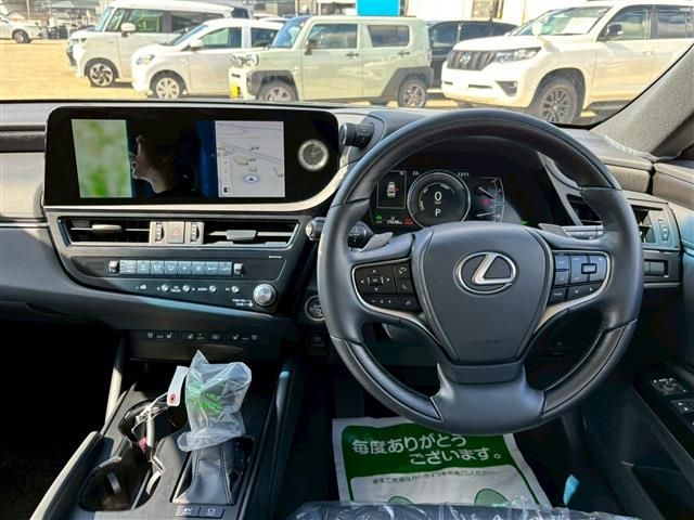 TOYOTA LEXUS ES300h 2023