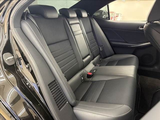 TOYOTA LEXUS IS300h 2013