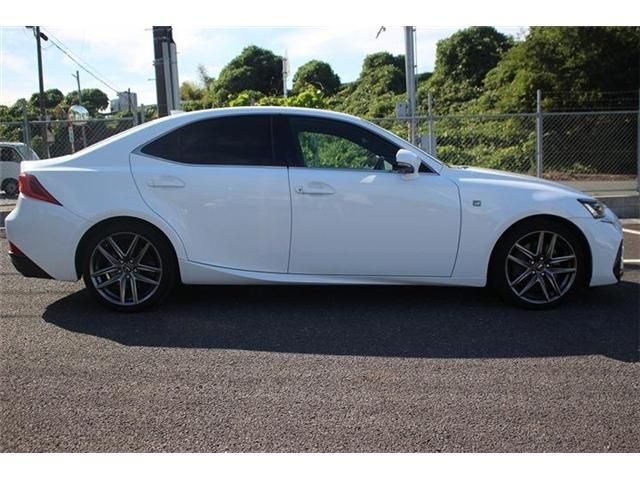 TOYOTA LEXUS IS200t 2017