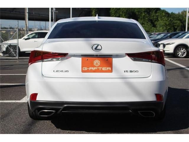 TOYOTA LEXUS IS200t 2017