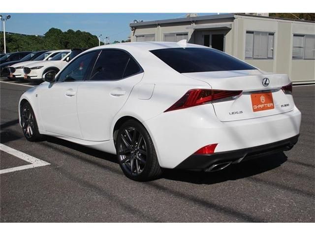 TOYOTA LEXUS IS200t 2017