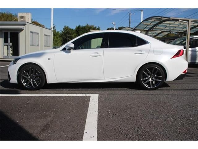 TOYOTA LEXUS IS200t 2017