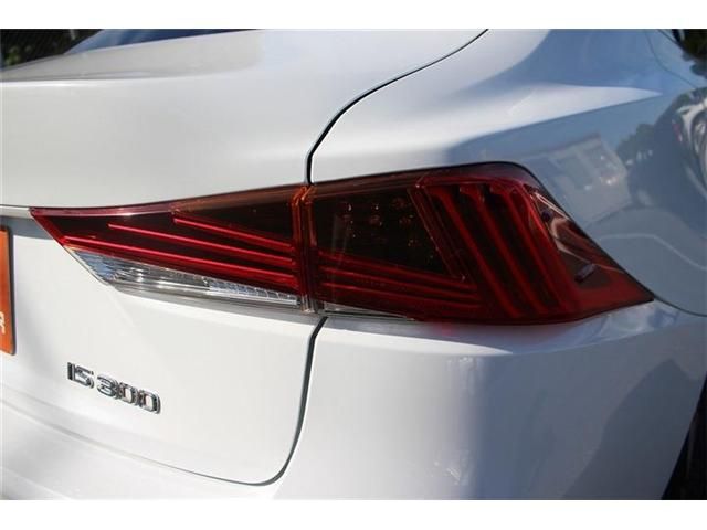 TOYOTA LEXUS IS200t 2017