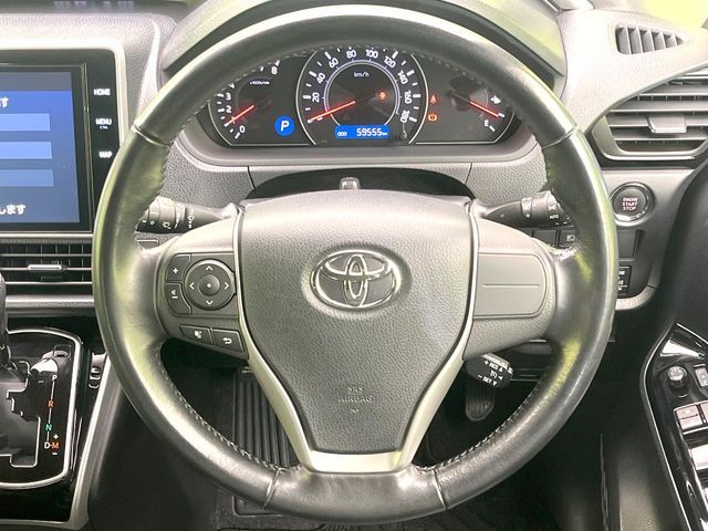 TOYOTA VOXY 2018