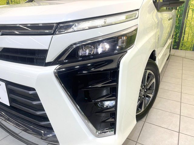 TOYOTA VOXY 2018