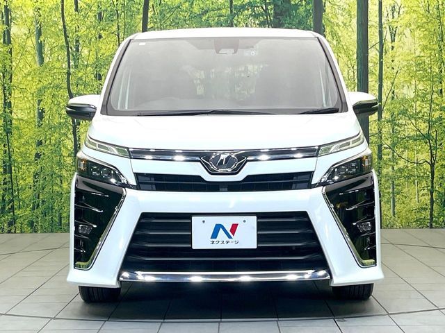 TOYOTA VOXY 2018