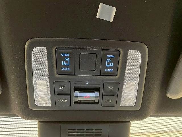 TOYOTA NOAH HYBRID 2022