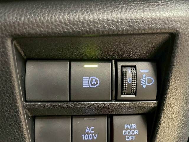 TOYOTA NOAH HYBRID 2022