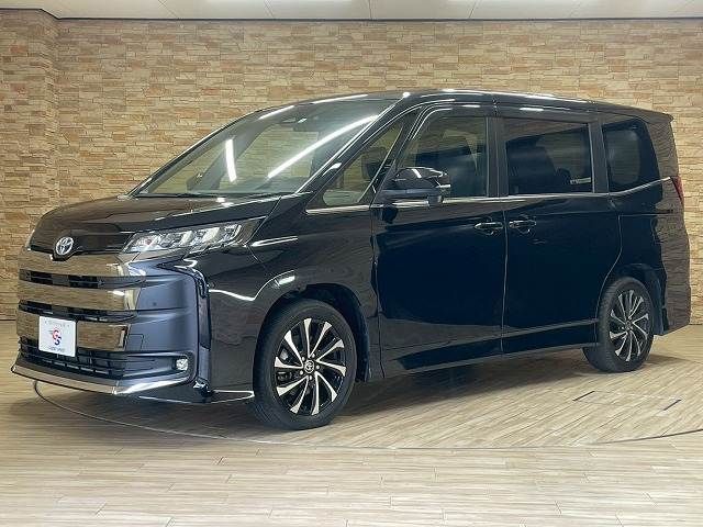 TOYOTA NOAH HYBRID 2022