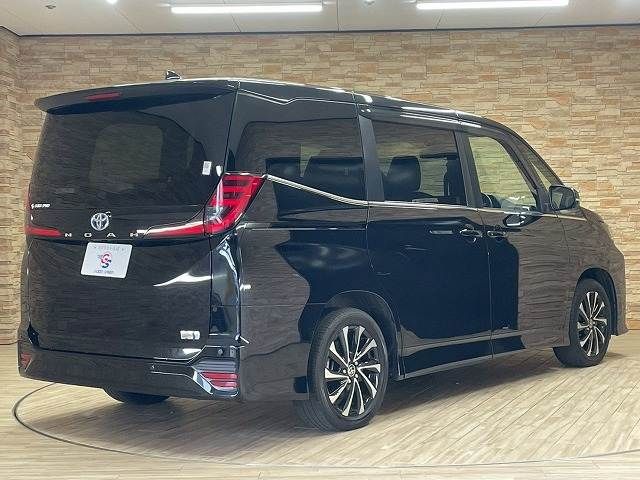 TOYOTA NOAH HYBRID 2022