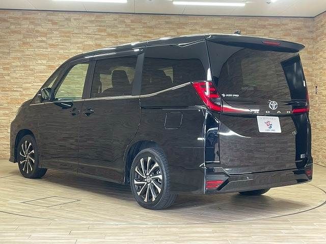 TOYOTA NOAH HYBRID 2022