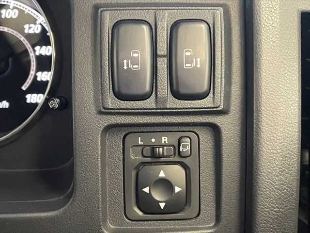 MITSUBISHI DELICA D:5 2WD 2012