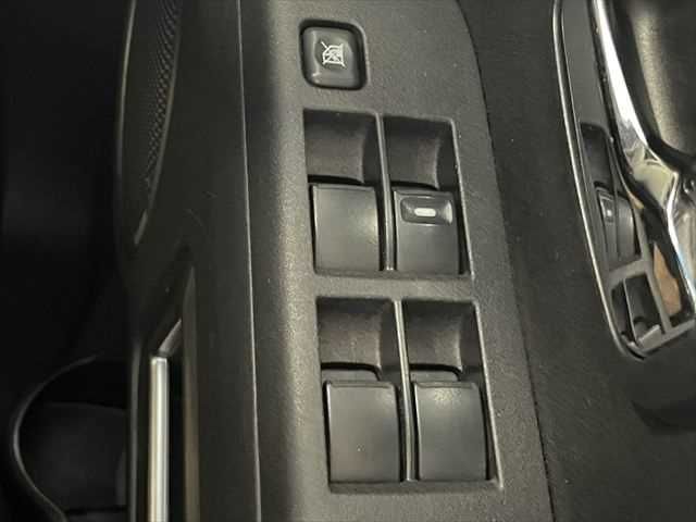 MITSUBISHI DELICA D:5 2WD 2012