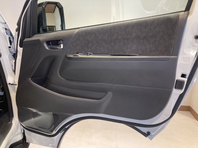 TOYOTA HIACE wagon 4WD 2025