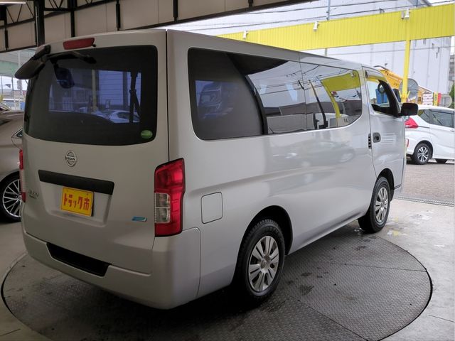 NISSAN NV350 CARAVAN 4WD 2013