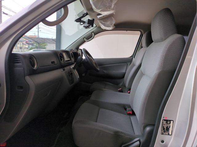 NISSAN NV350 CARAVAN 4WD 2013