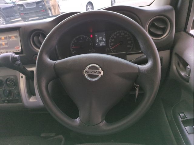 NISSAN NV350 CARAVAN 4WD 2013