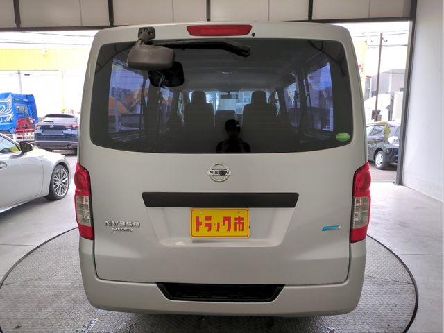 NISSAN NV350 CARAVAN 4WD 2013