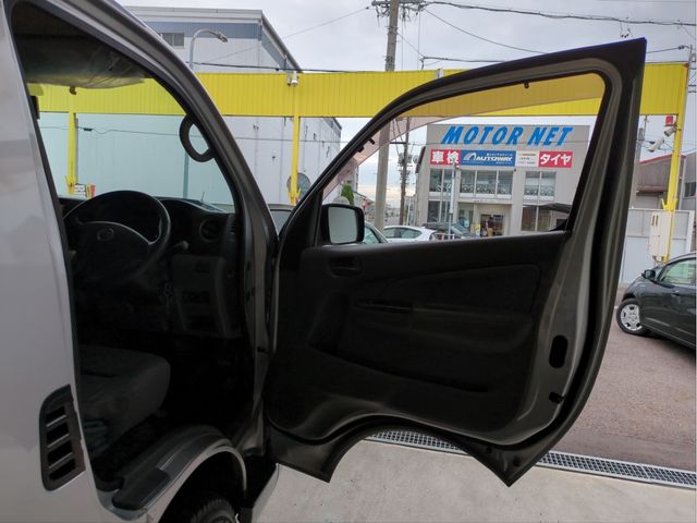 NISSAN NV350 CARAVAN 4WD 2013