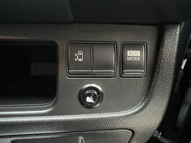 NISSAN SERENA  WG 2011