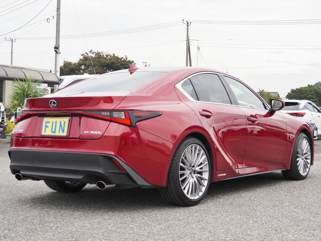 TOYOTA LEXUS IS300h 2022