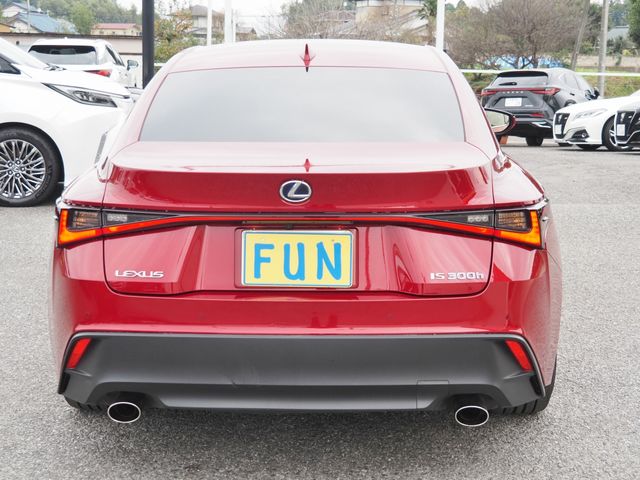 TOYOTA LEXUS IS300h 2022