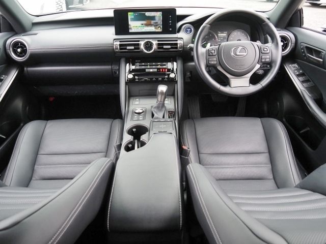 TOYOTA LEXUS IS300h 2022