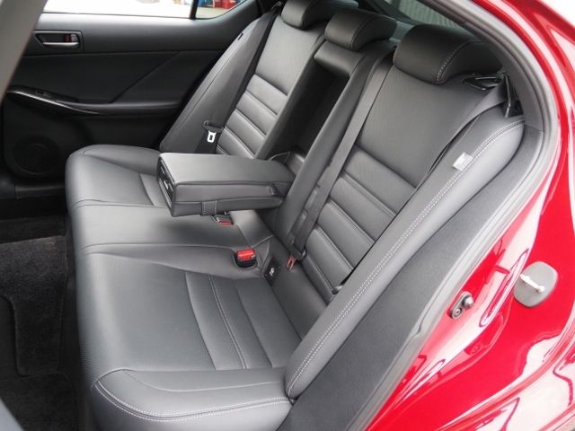 TOYOTA LEXUS IS300h 2022