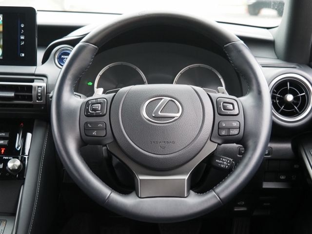 TOYOTA LEXUS IS300h 2022