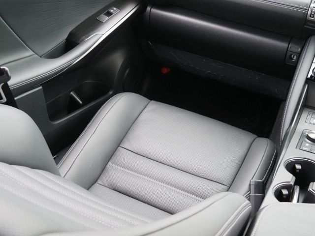 TOYOTA LEXUS IS300h 2022