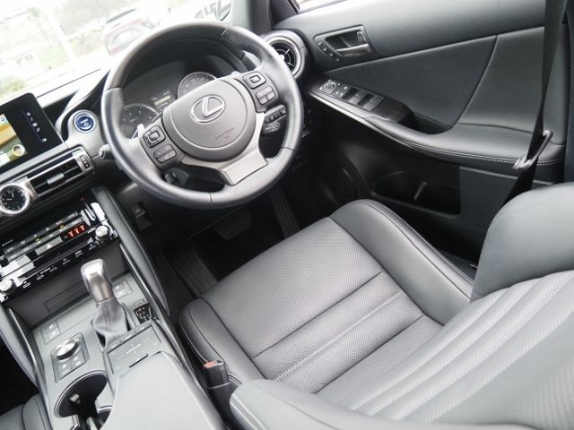 TOYOTA LEXUS IS300h 2022