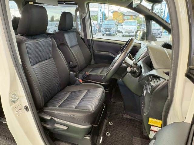 TOYOTA NOAH 2017