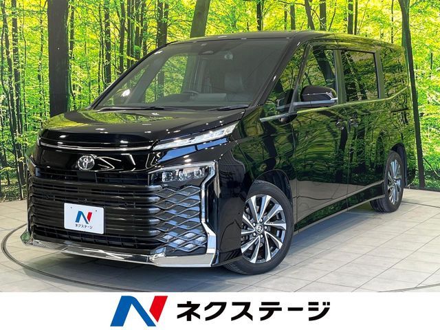 TOYOTA VOXY 2022