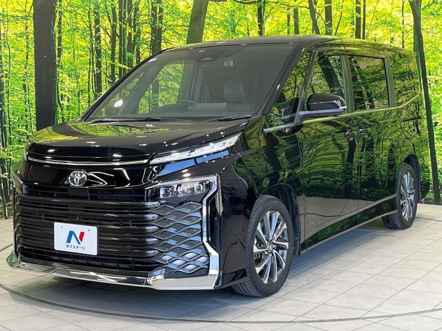 TOYOTA VOXY 2022