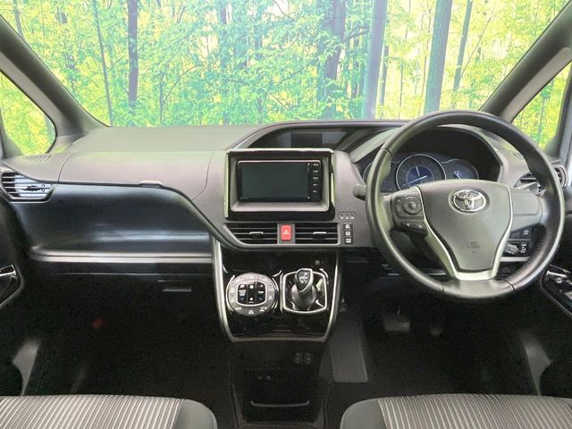 TOYOTA VOXY HYBRID 2019