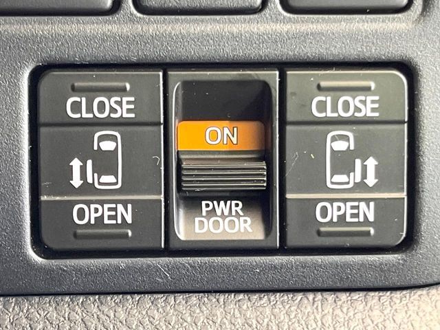 TOYOTA VOXY HYBRID 2019